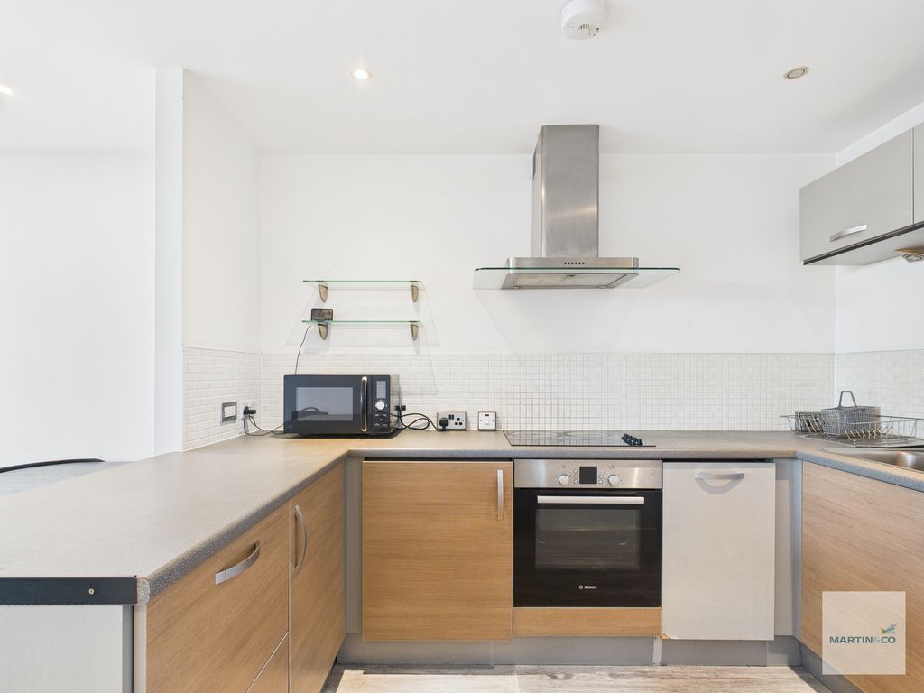 Property photo 3 of 11 Cam03394G0-Pr0417-Still003