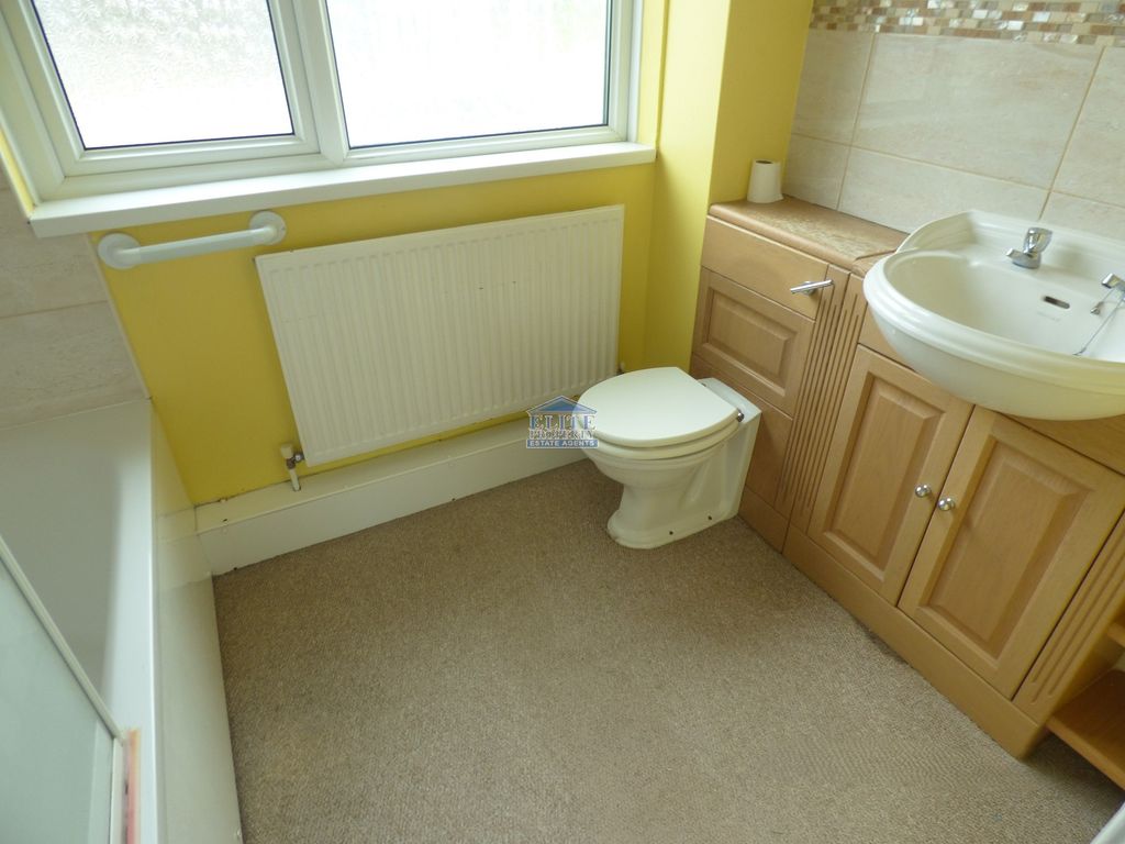 Property photo 3 of 18 Bathroom