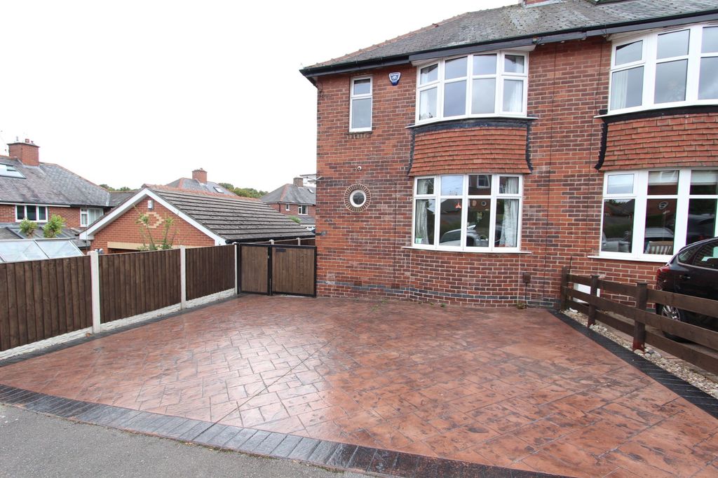 Property photo 1 of 30