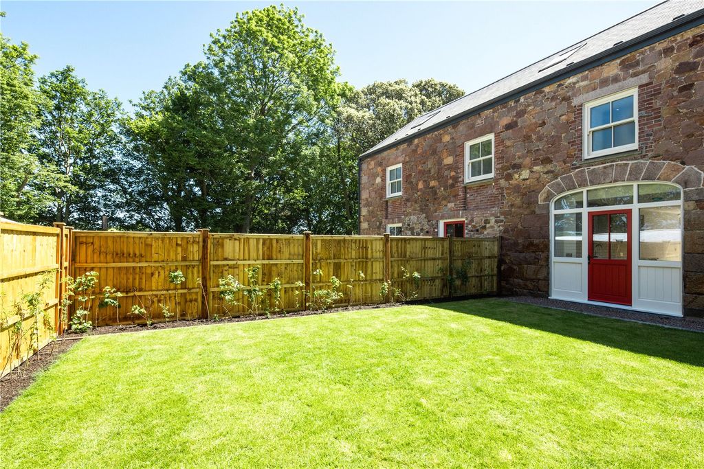 Property photo 2 of 17 Garden
