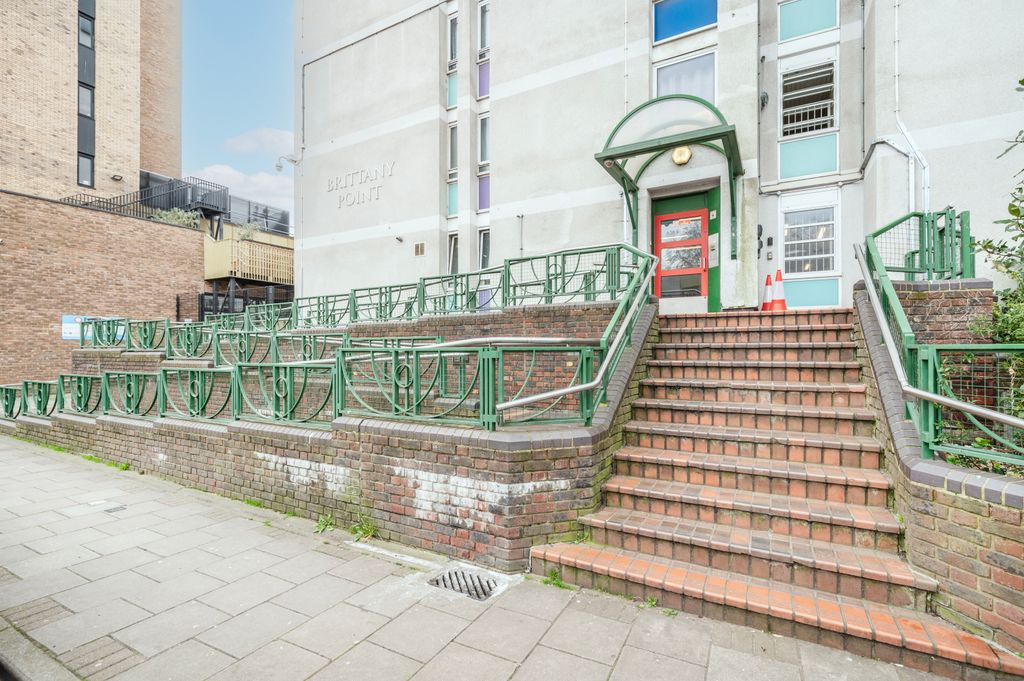 Property photo 2 of 17