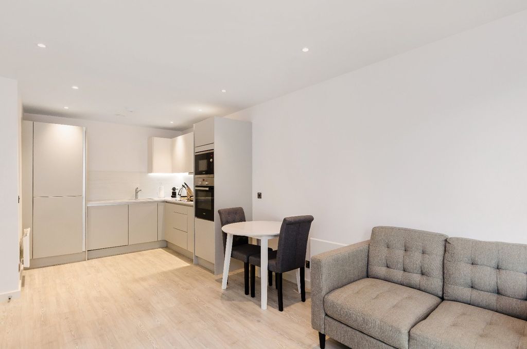 Property photo 3 of 12 Picture 3