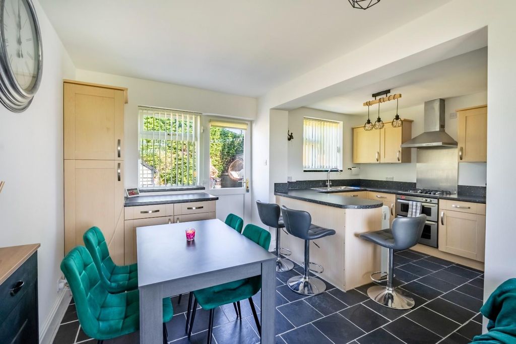 Property photo 3 of 17 Kitchen