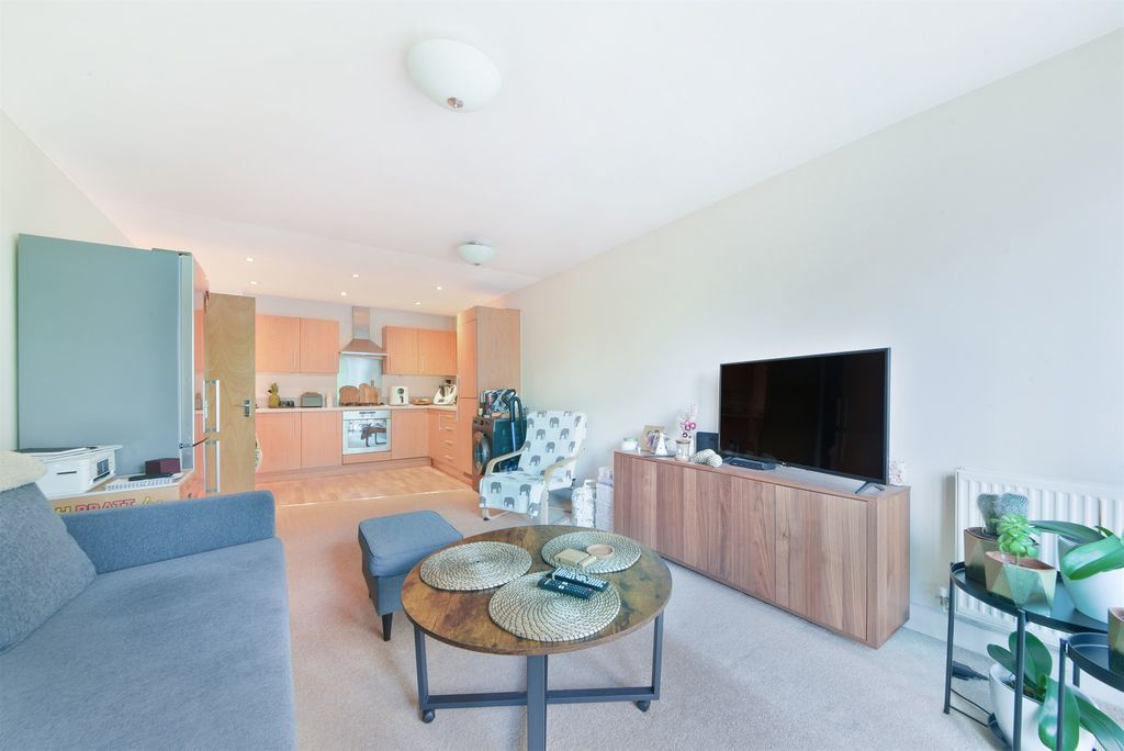 Property photo 1 of 9