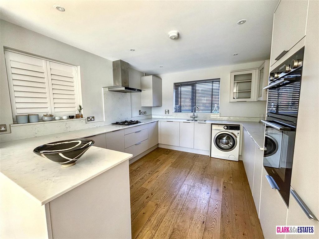 Property photo 3 of 14 Kitchen