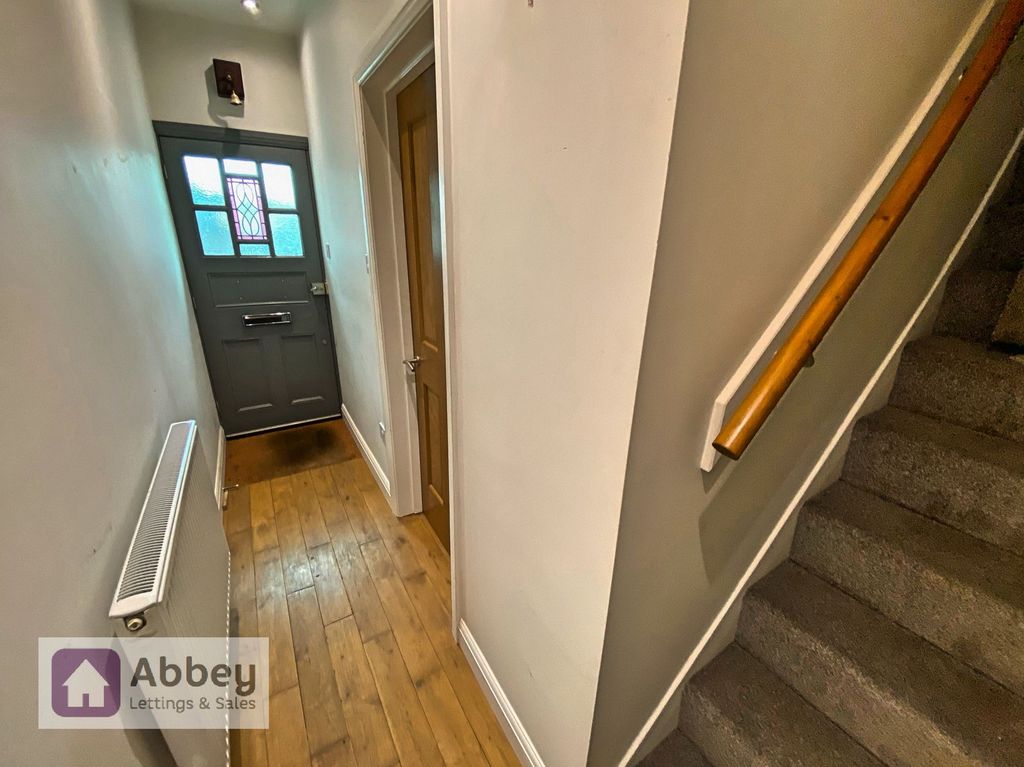 Property photo 3 of 26 Entrance Hall