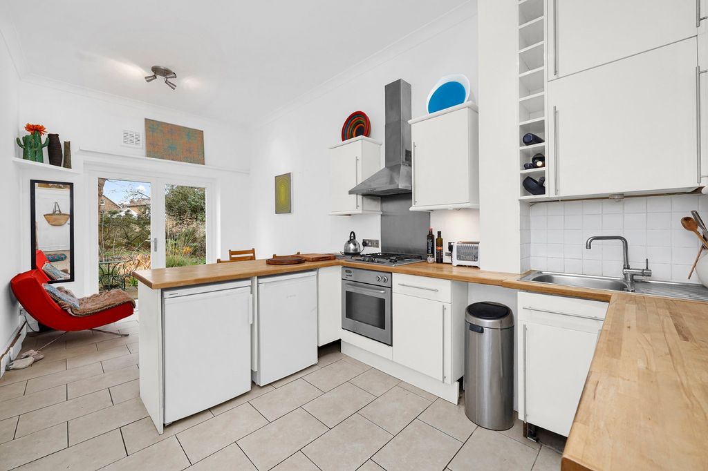 Property photo 3 of 27