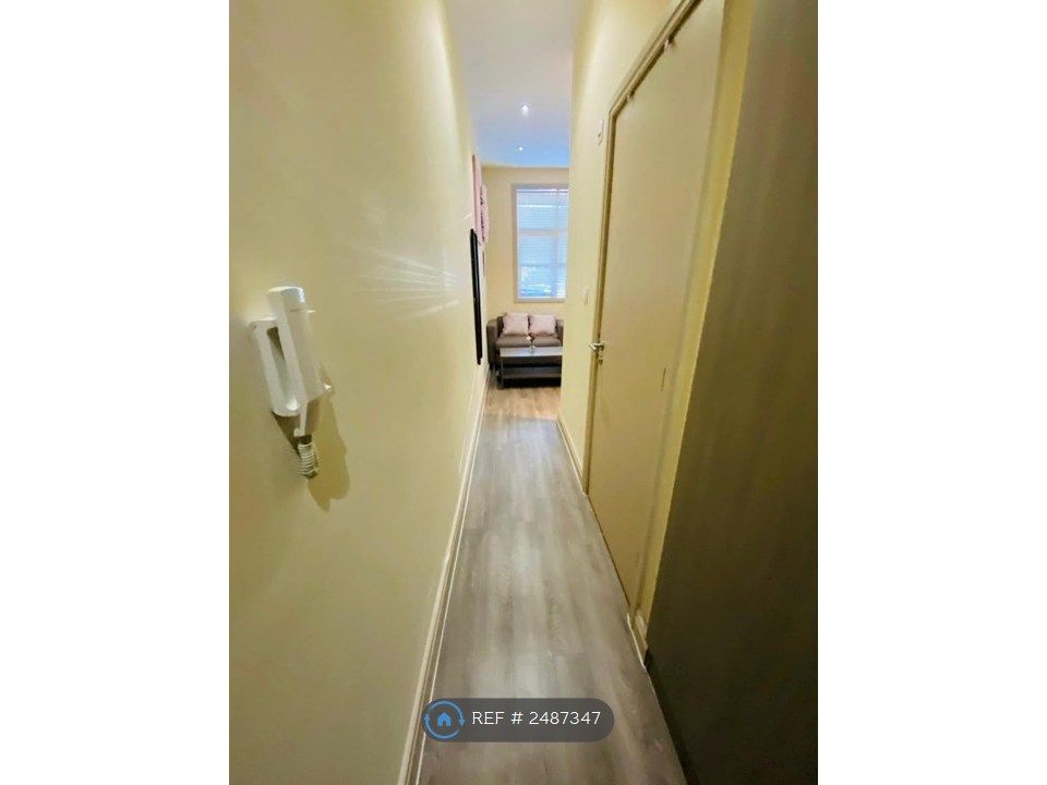 Property photo 2 of 8 Hall