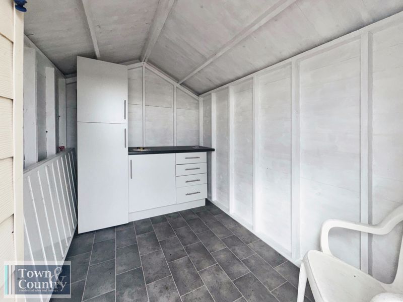Property photo 2 of 6 Beach Hut