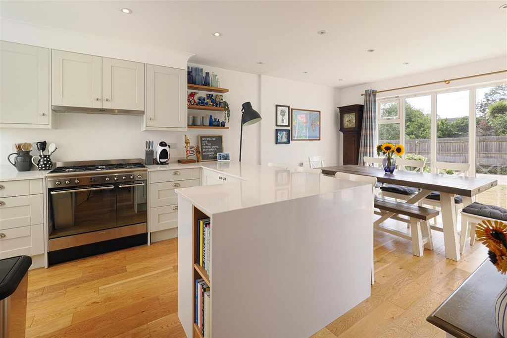 Property photo 3 of 32