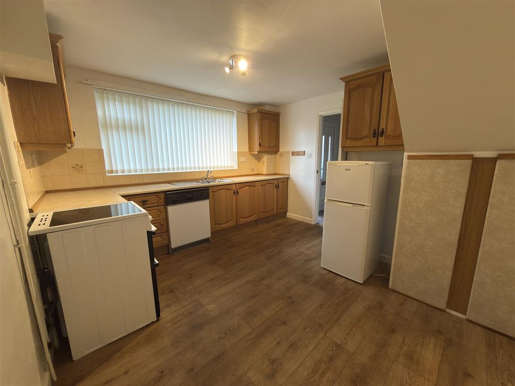 Property photo 3 of 16 Dining Kitchen