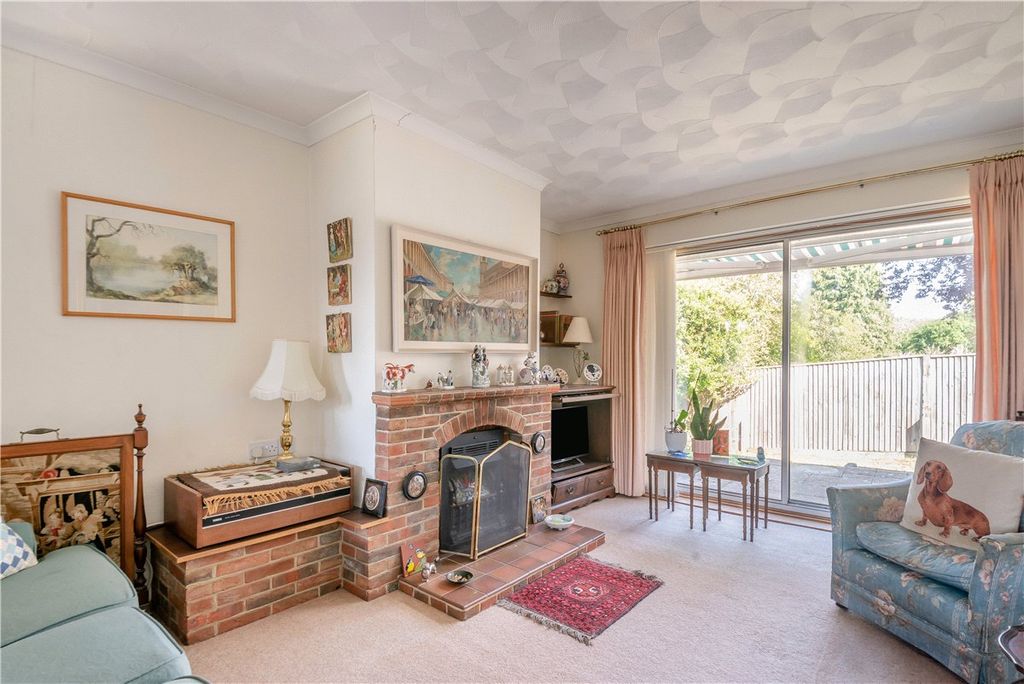 Property photo 3 of 19 Sitting Room