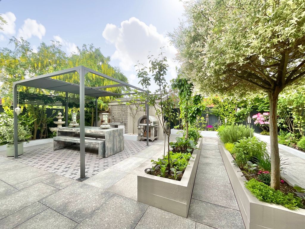 Property photo 3 of 18