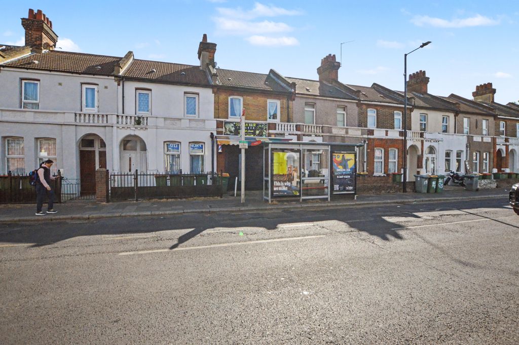 Property photo 1 of 14 13 Green Street, Forest Gate, E7 8Da