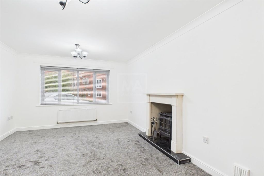 Property photo 2 of 22 Living Room