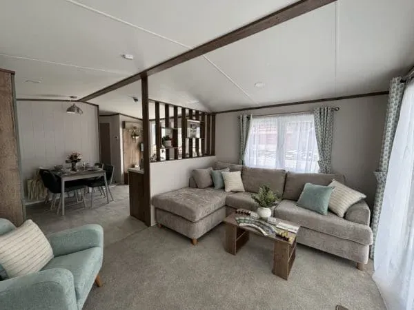 Property photo 3 of 11 Contemporary Open Plan Lounge With Room Divider