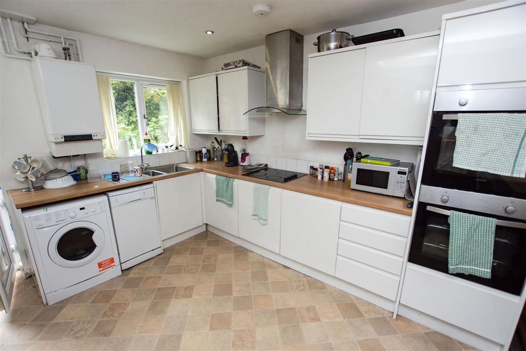 Property photo 2 of 17 Approach