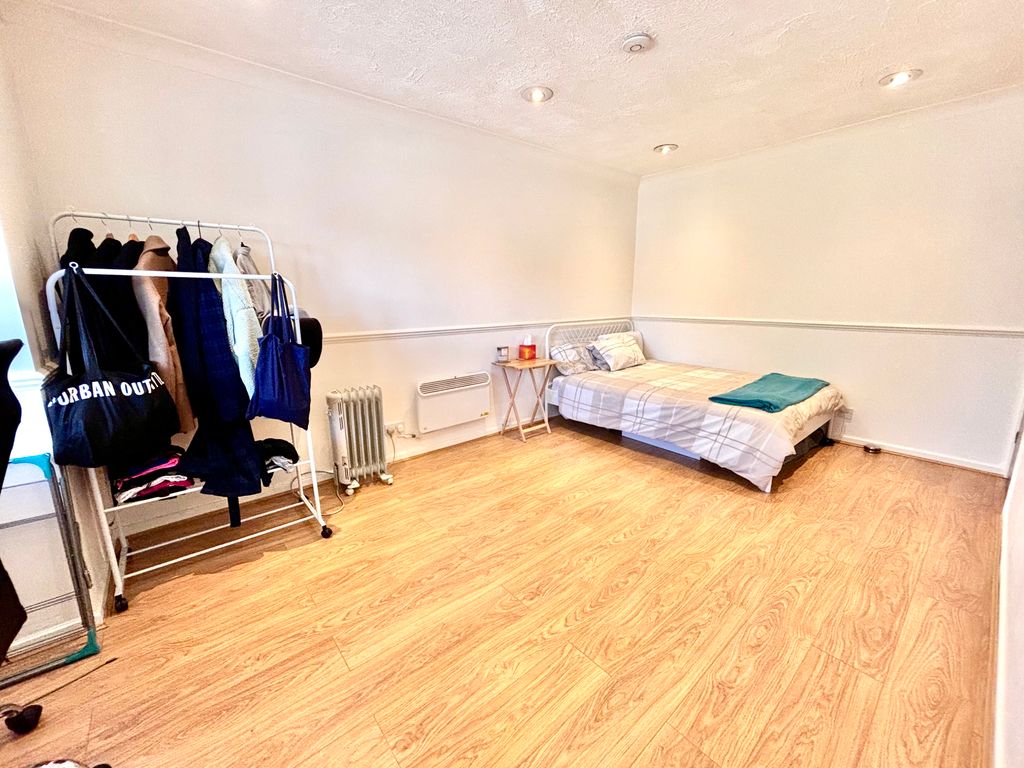 Property photo 2 of 6 Img_1400