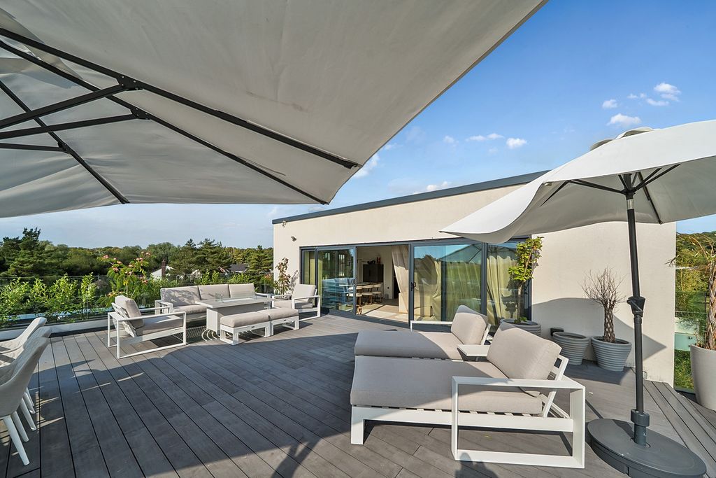 Property photo 3 of 28