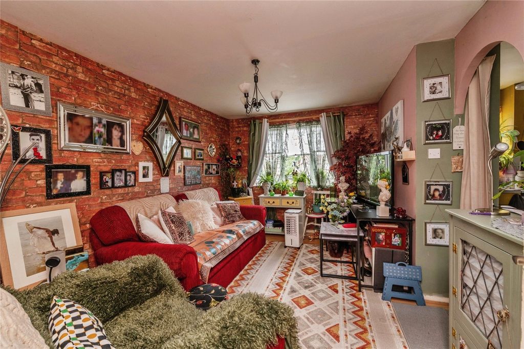 Property photo 2 of 16 Photo