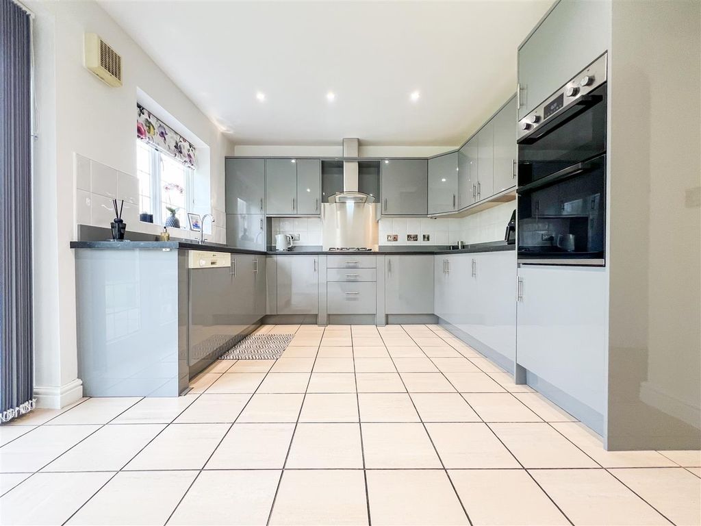 Property photo 2 of 34 Kitchen