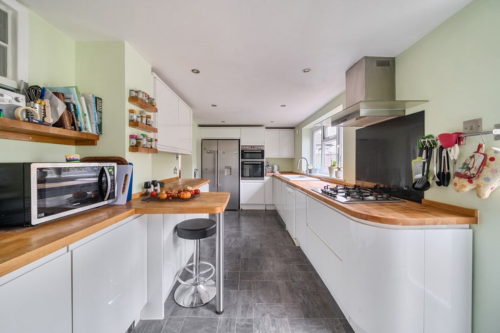 Property photo 3 of 21 1380475-10-691365...