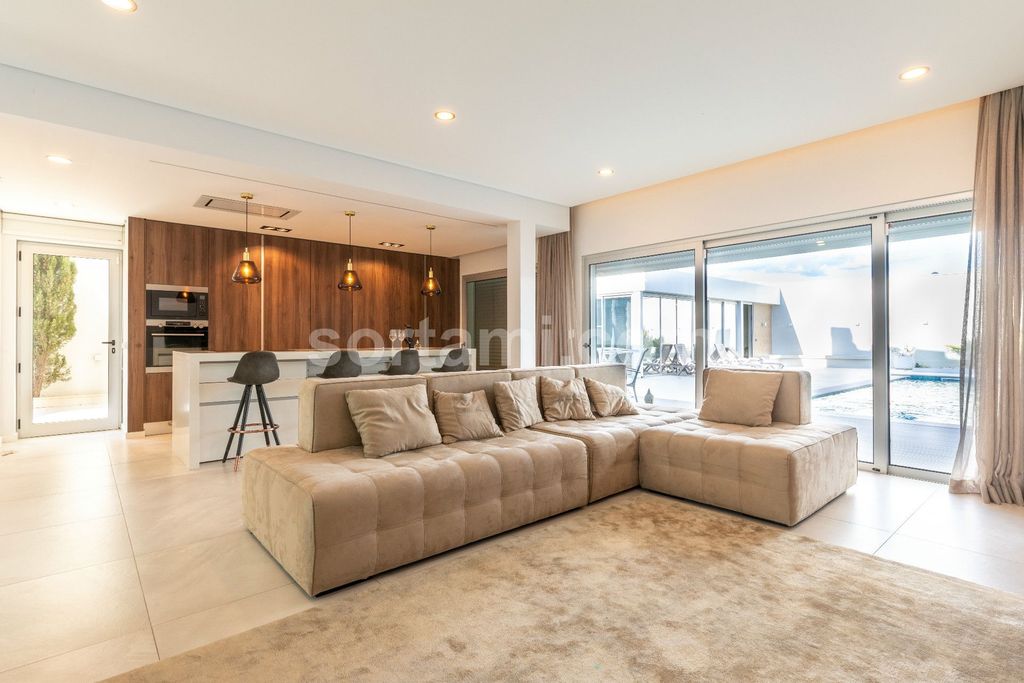 Property photo 3 of 46