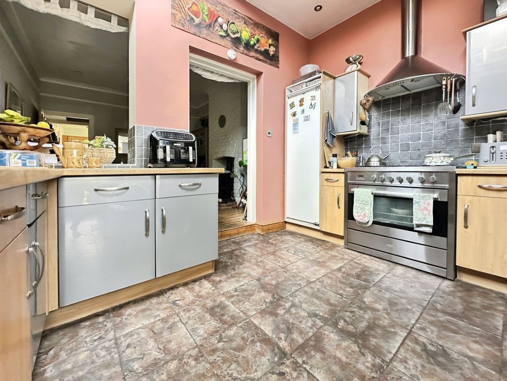 Property photo 3 of 22 Kitchen