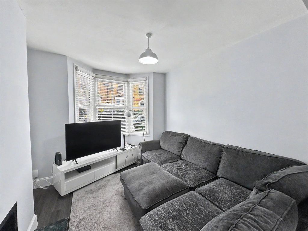 Property photo 2 of 12 Lounge