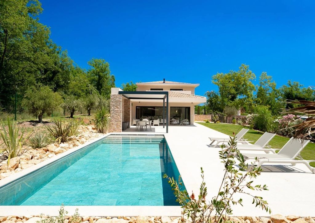 Property photo 1 of 29