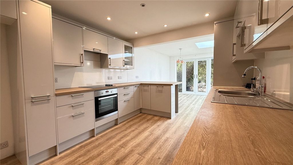 Property photo 2 of 10 Kitchen