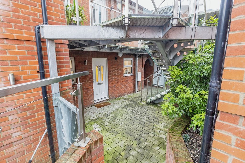 Property photo 2 of 8