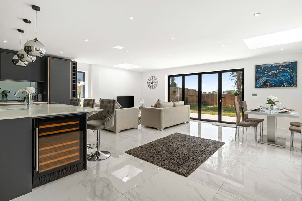 Property photo 2 of 52