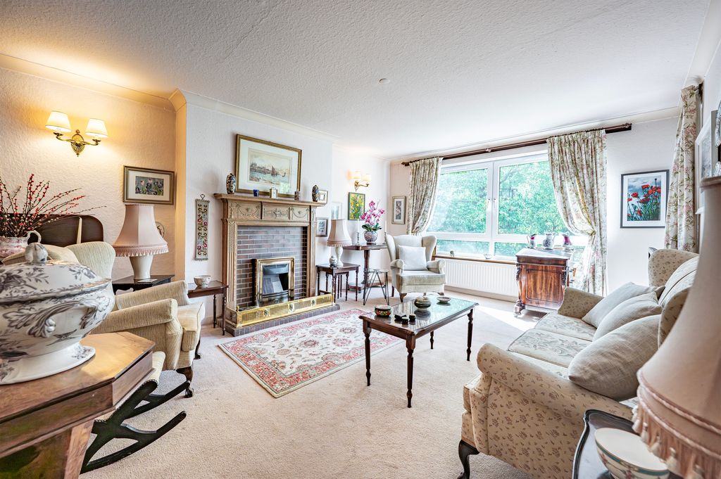 Property photo 3 of 37