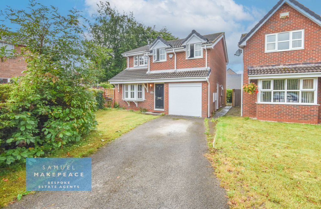 Property photo 1 of 20 Four Bed Detached House With Large Rear Garden
