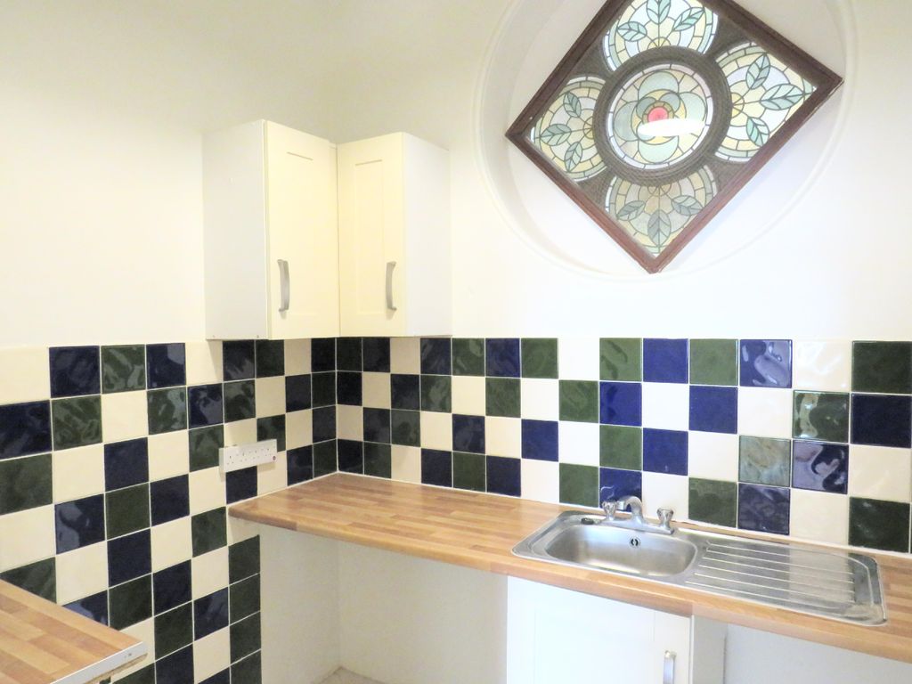 Property photo 2 of 6 Kitchen