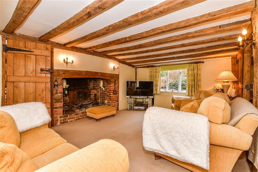 Property photo 2 of 28 Lounge