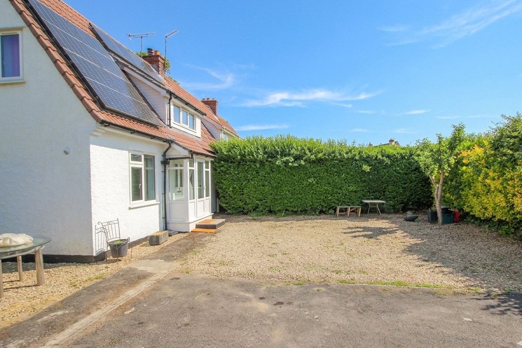 Property photo 1 of 20 Picture No. 02