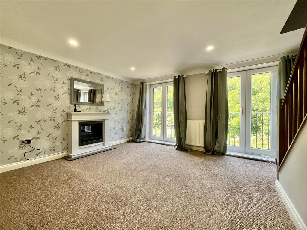 Property photo 3 of 27