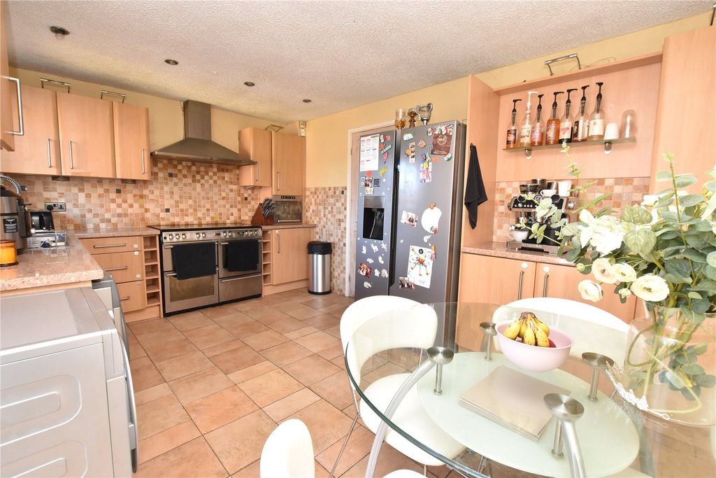 Property photo 2 of 16 Picture No. 35