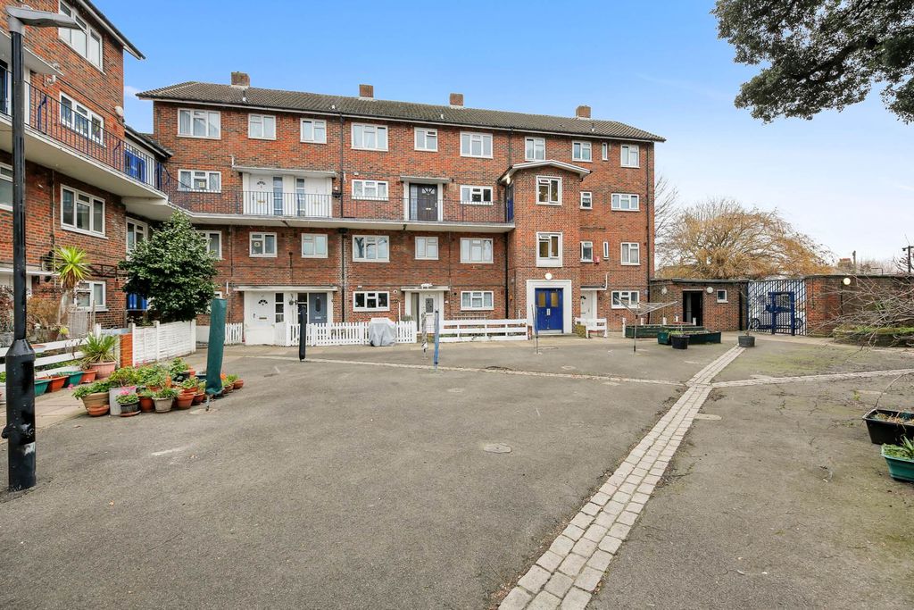 Property photo 1 of 23