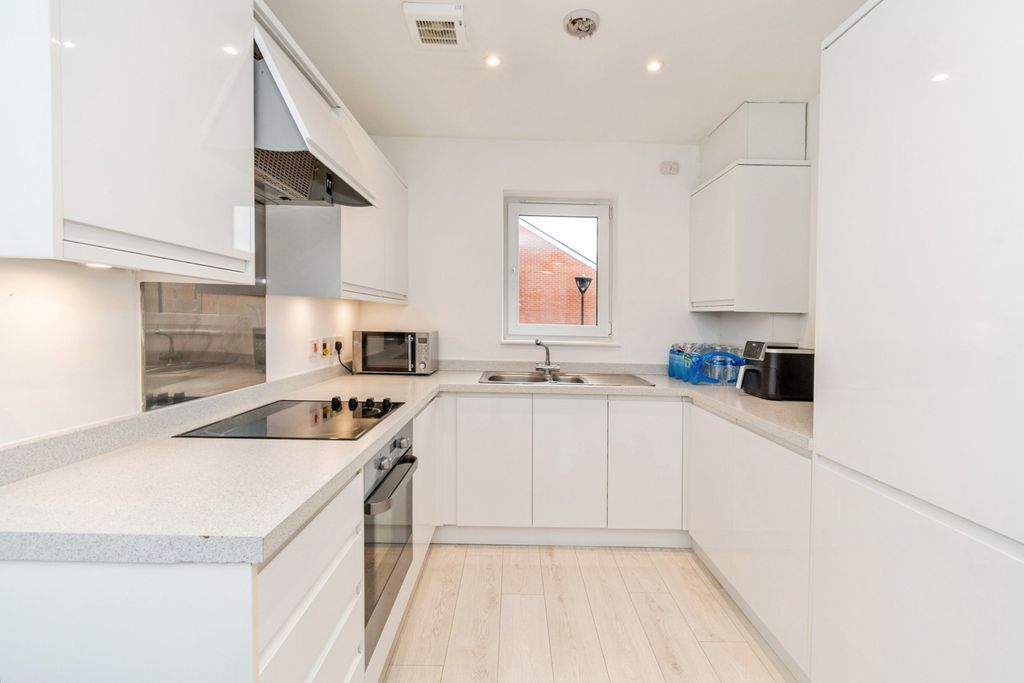 Property photo 2 of 10 Pbox-Img.Jpg