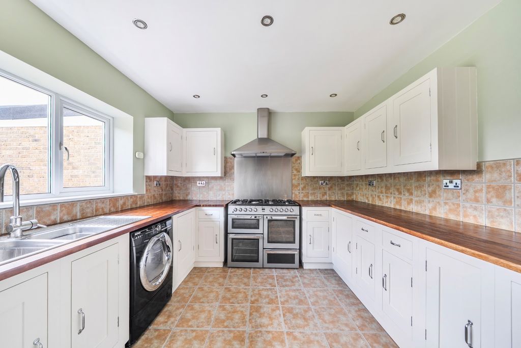 Property photo 2 of 18 5201772