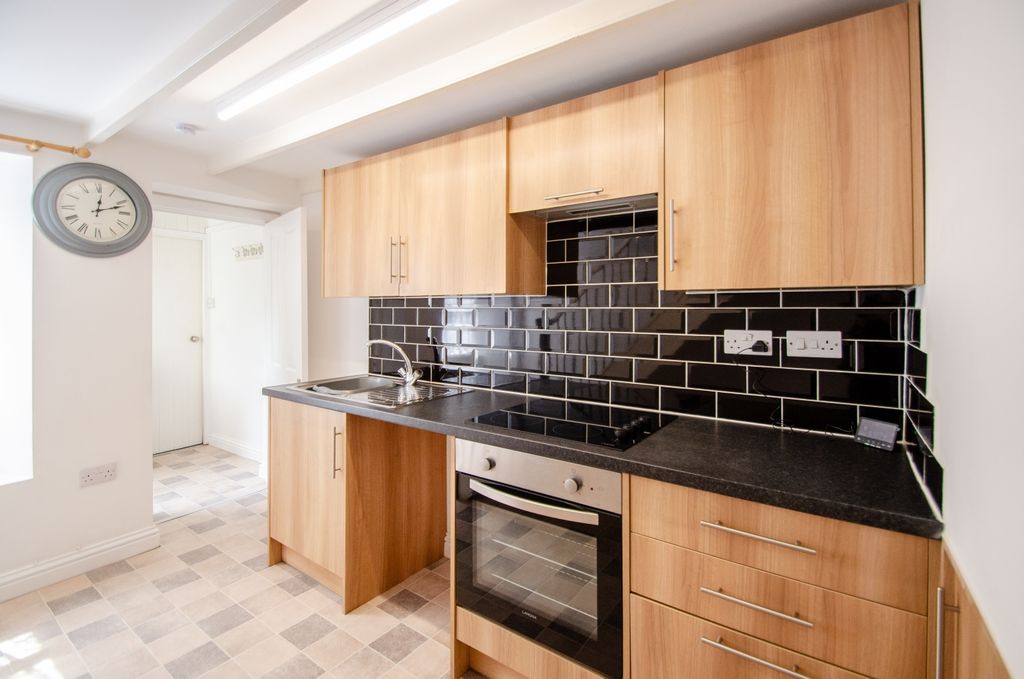 Property photo 3 of 12 4 St Leonards Tps Bodmin 01208 74182-04