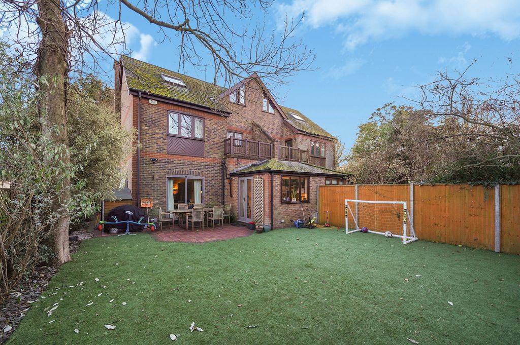 Property photo 2 of 21