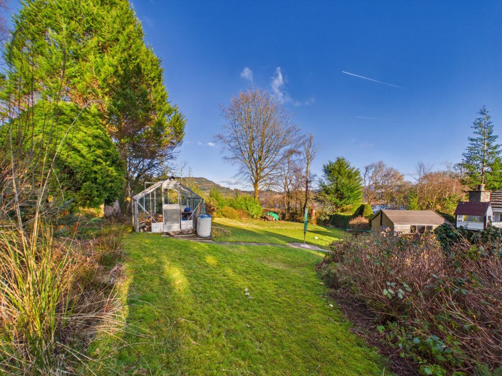Property photo 2 of 32