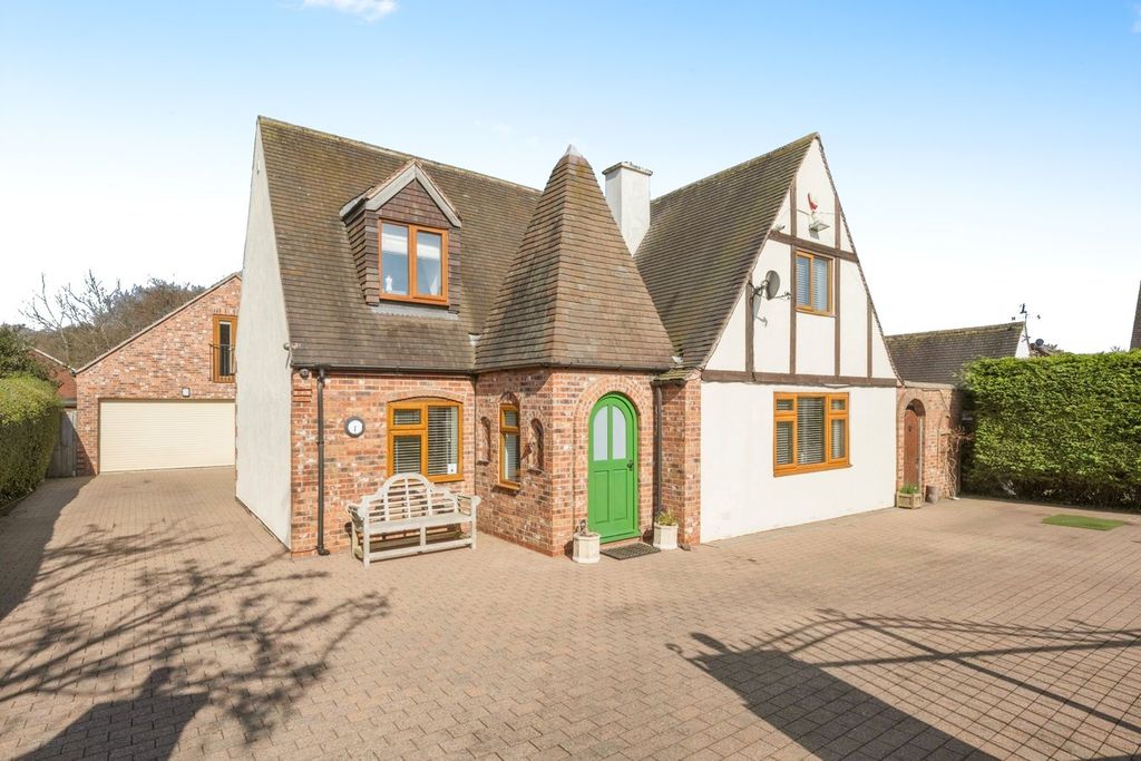 Property photo 1 of 31