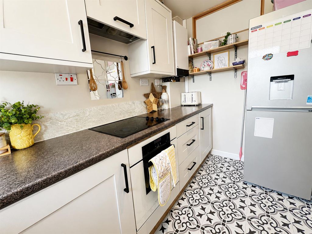 Property photo 2 of 17 Kitchen