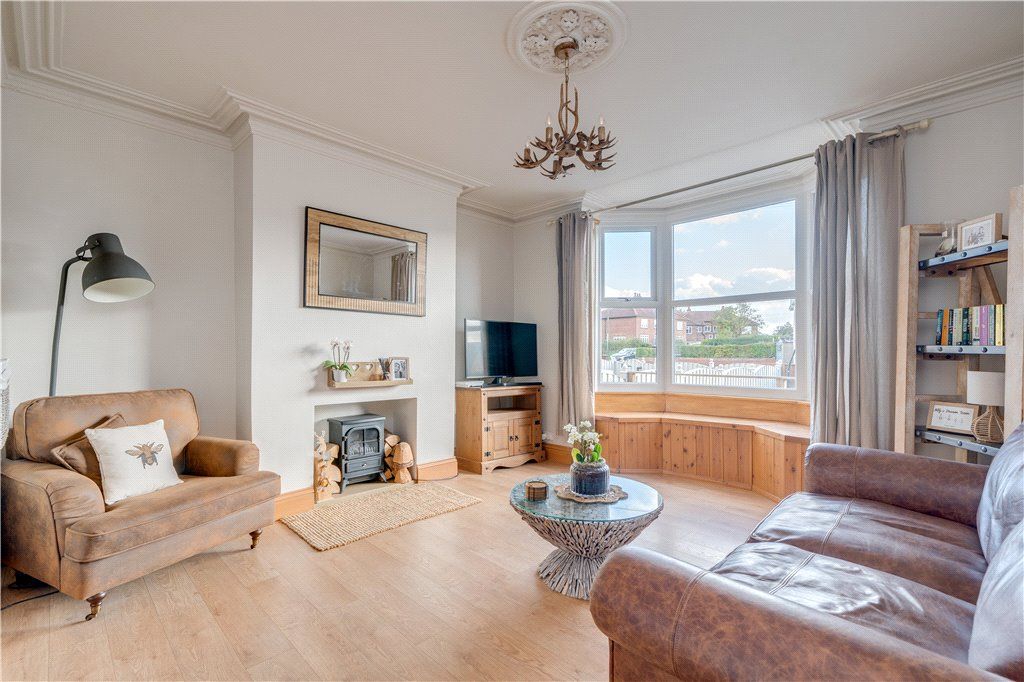 Property photo 2 of 18 Sitting Room