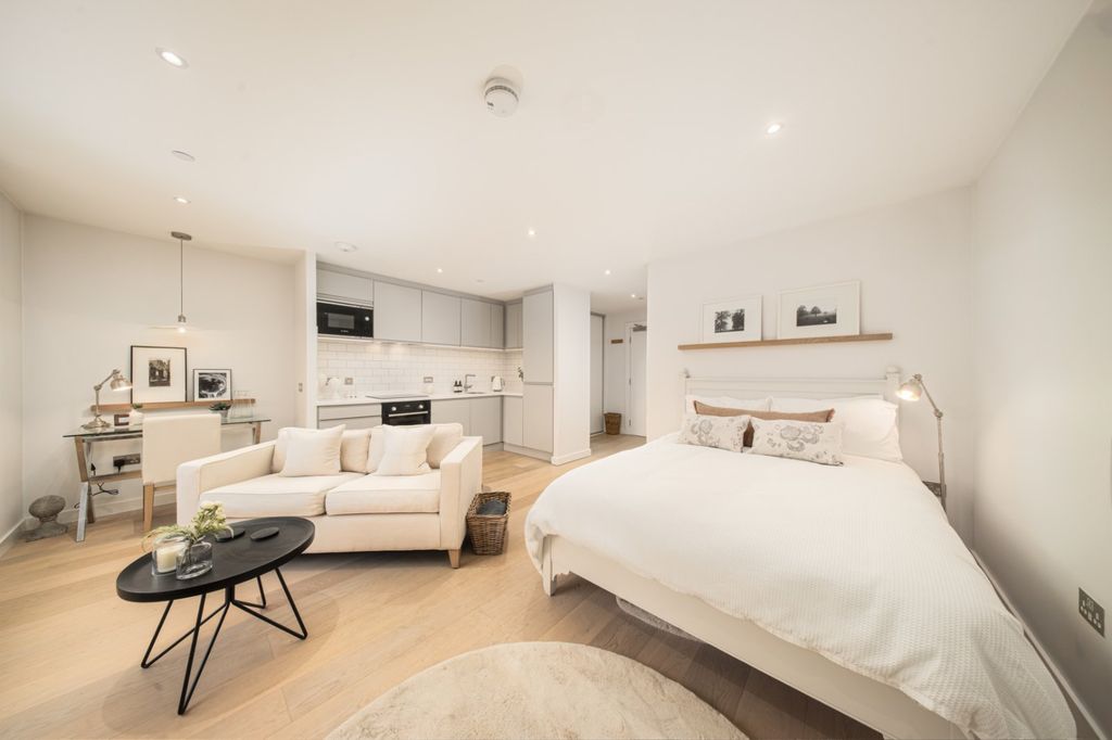 Property photo 3 of 18 Picture 3